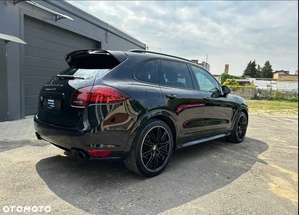 Porsche Cayenne GTS - 9