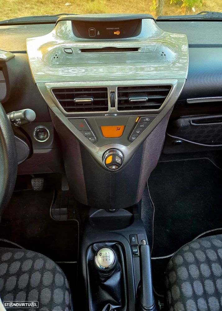 Toyota iQ 1.4 D-4D - 11