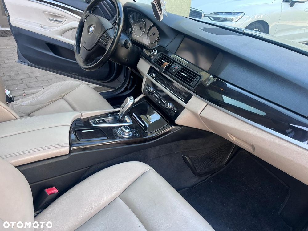 BMW Seria 5 528i xDrive Sport-Aut - 13