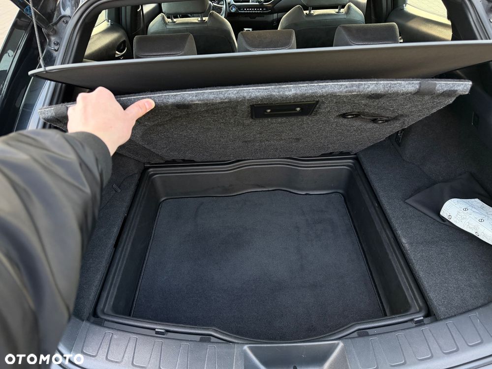 Lexus UX 250h Business Edition - 32