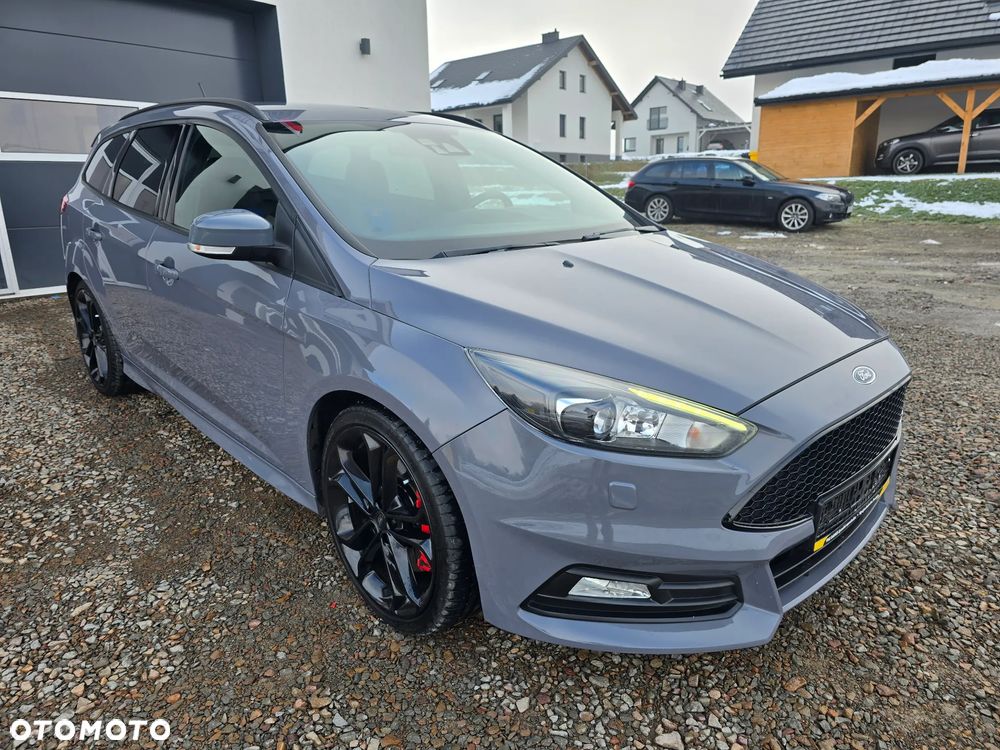 Ford Focus 2.0 EcoBoost ST - 33