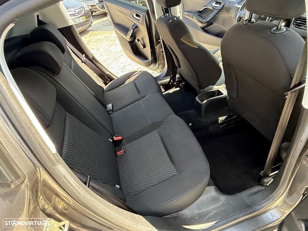 Peugeot 208 1.2 PureTech Style - 17