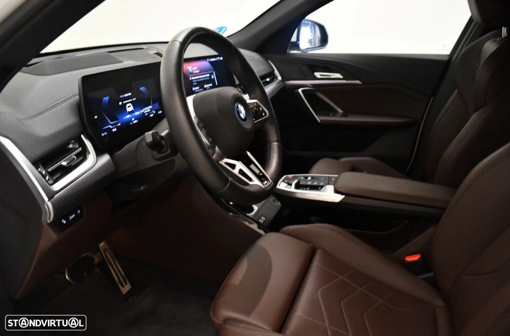 BMW iX2 eDrive20 Edição Desportiva M - 7