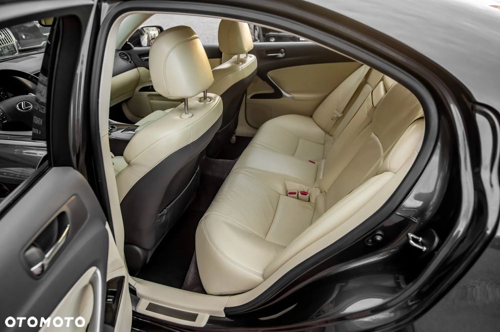 Lexus IS 250 Executive Line - 18