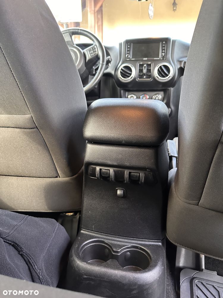 Jeep Wrangler 3.6 Unlim Sahara - 23