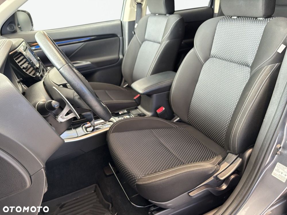 Mitsubishi Outlander - 38