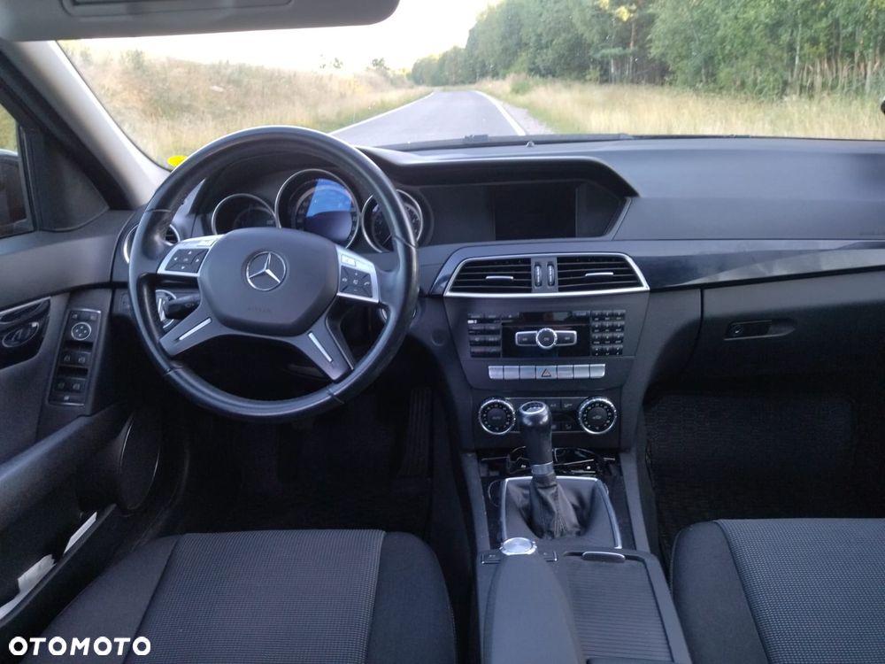Mercedes-Benz Klasa C 180 CGI BlueEff Classic - 9