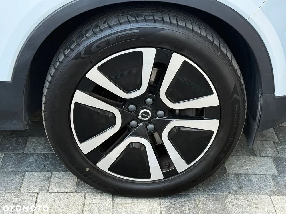 Volvo XC 40 B4 B AWD Geartronic Momentum Pro - 24