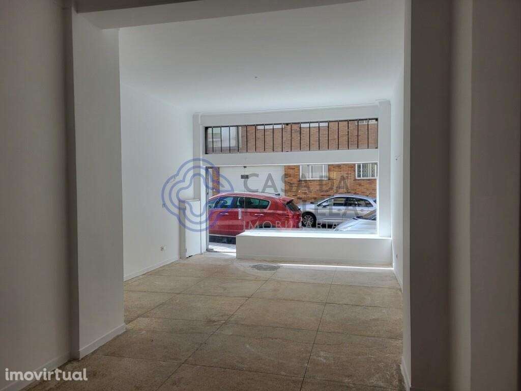 loja com 2 pisos e armazém com possibilidades para transformar em t2+1 - Grande imagem: 3/23