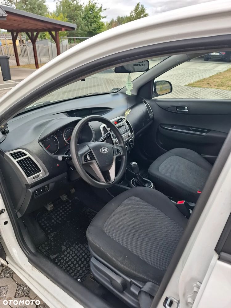 Hyundai i20 - 20