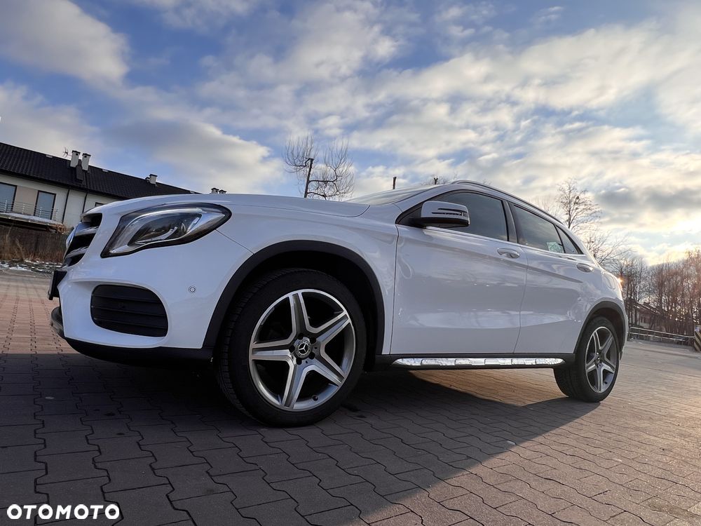 Mercedes-Benz GLA 200 7G-DCT AMG Line - 23
