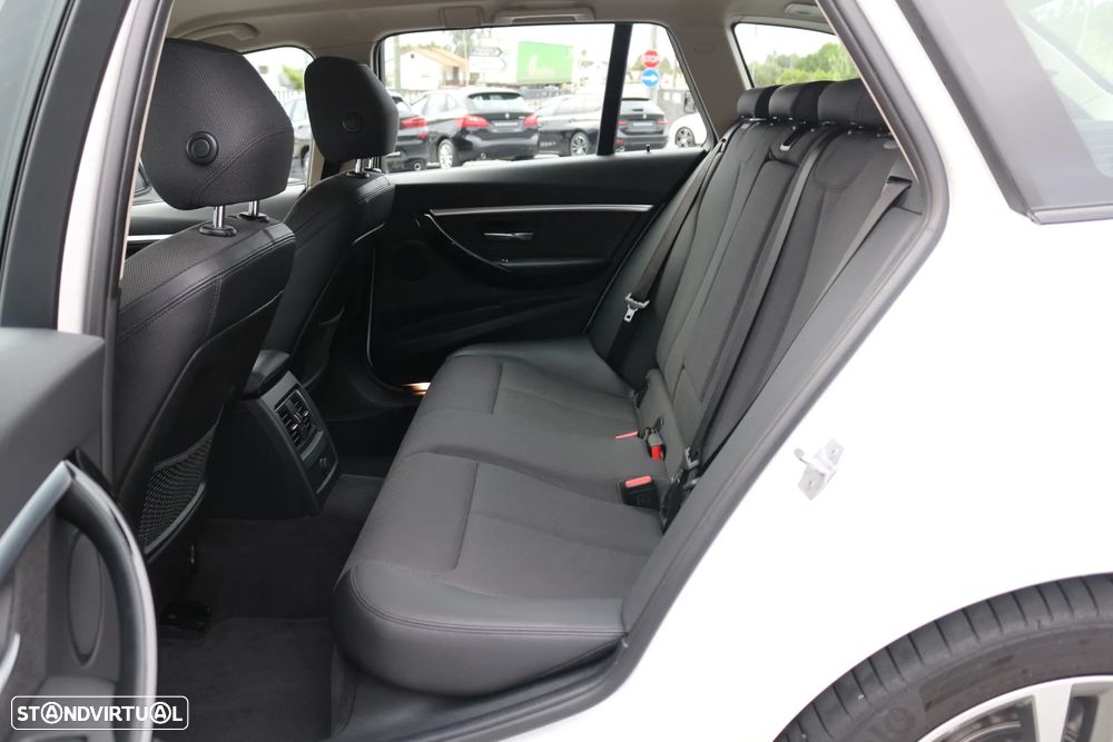 BMW 320 d Touring Line Sport Auto - 33