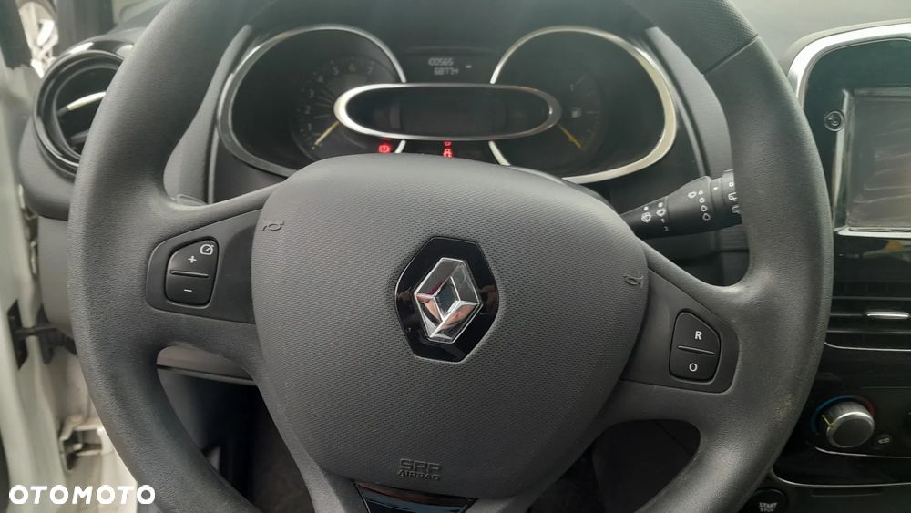 Renault Clio 1.2 16V 75 LIMITED - 10