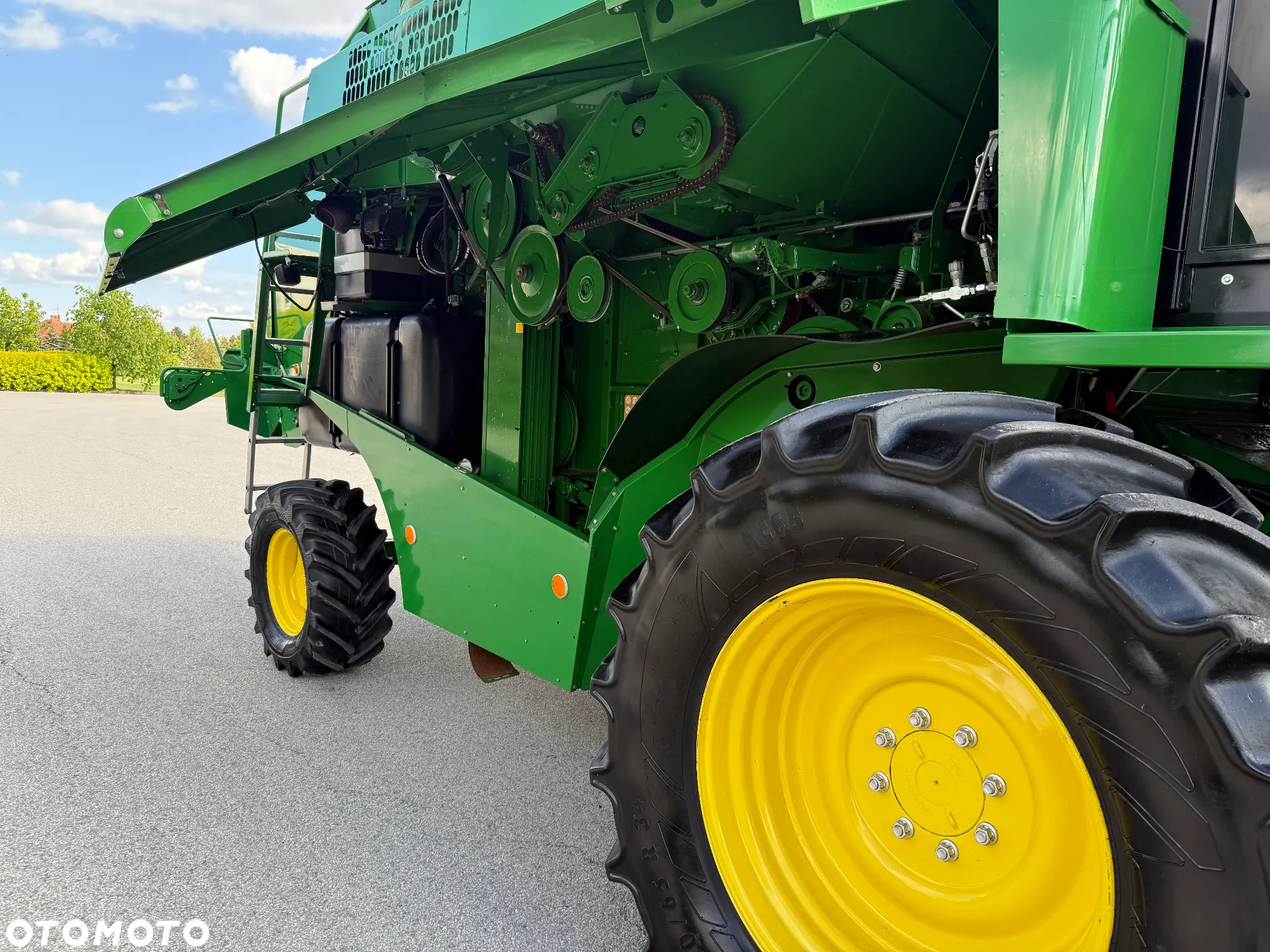 John Deere W 330 - 29