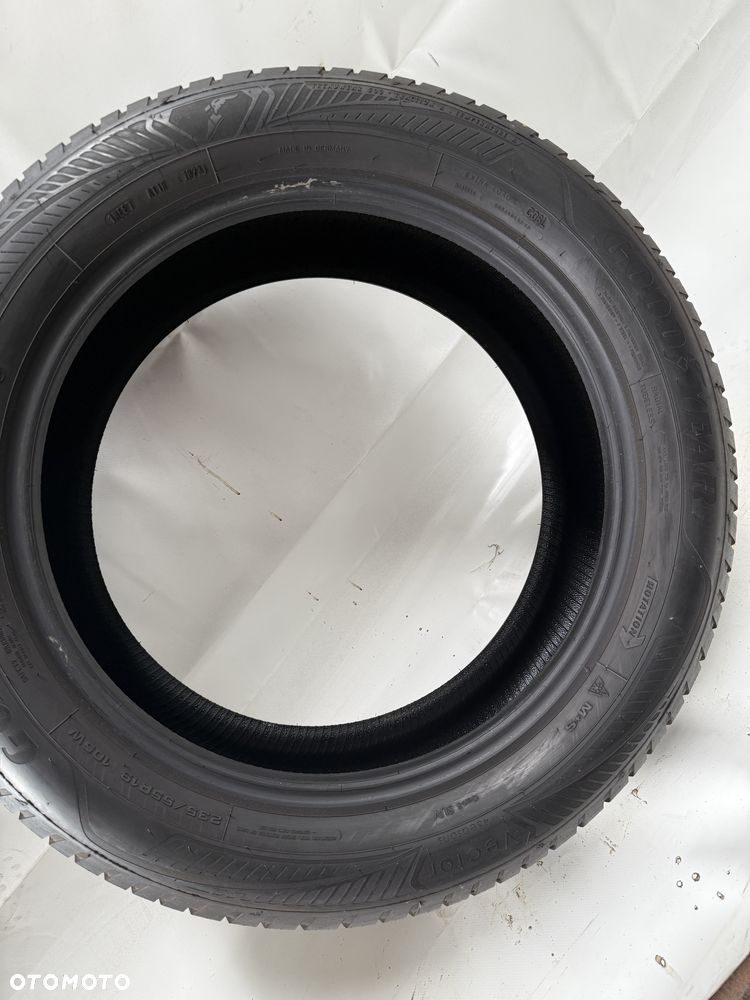 235/55/19 Goodyear Vector 4Seasons Gen-3 SUV 105W - 3