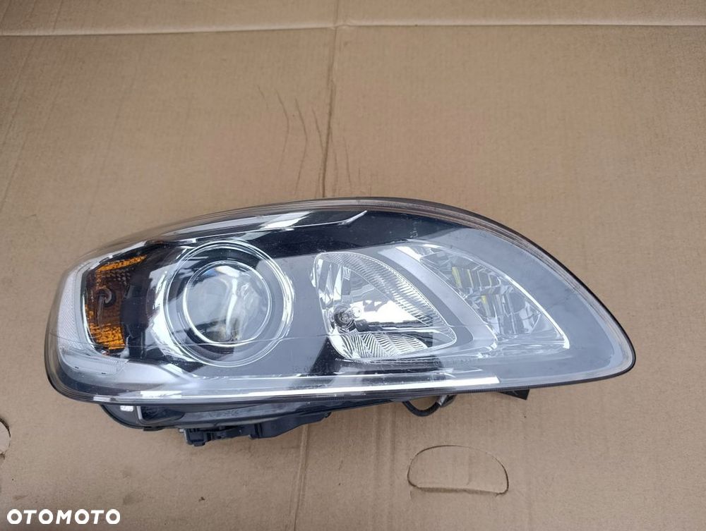 VOLVO V60 LAMPA PRAWA PRZÓD PRZEDNIA EUROPA 31420254 - 1