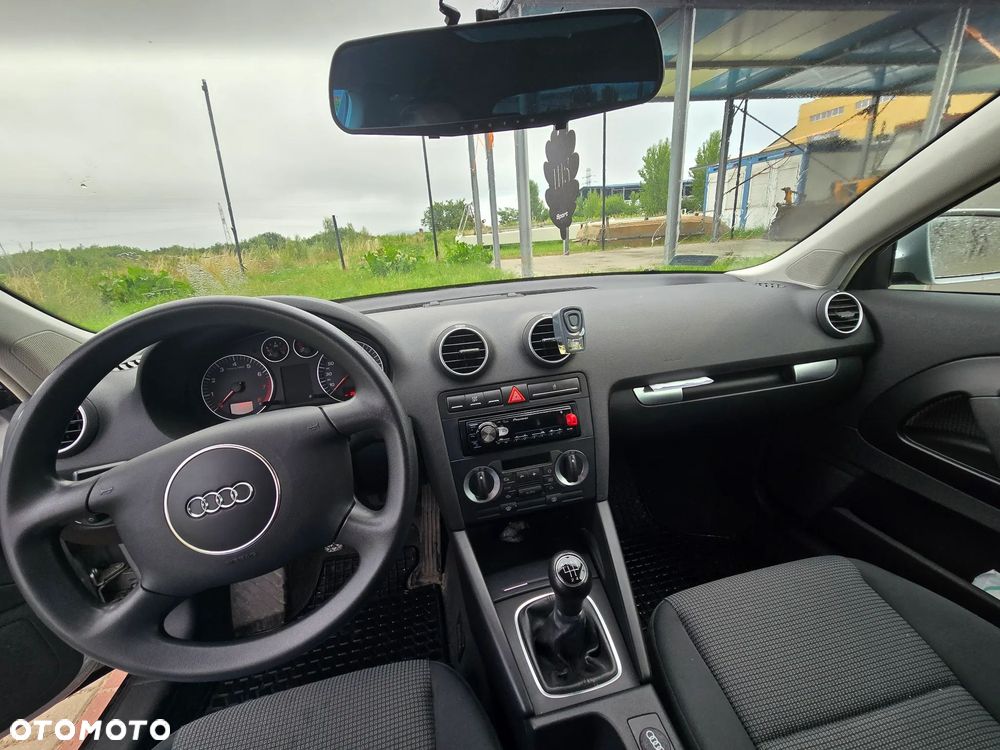 Audi A3 3-drzwiowe 1.6 Ambition - 13