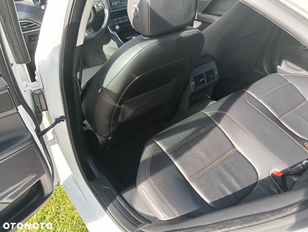 Jaguar XE 2.0 D AWD Prestige - 7