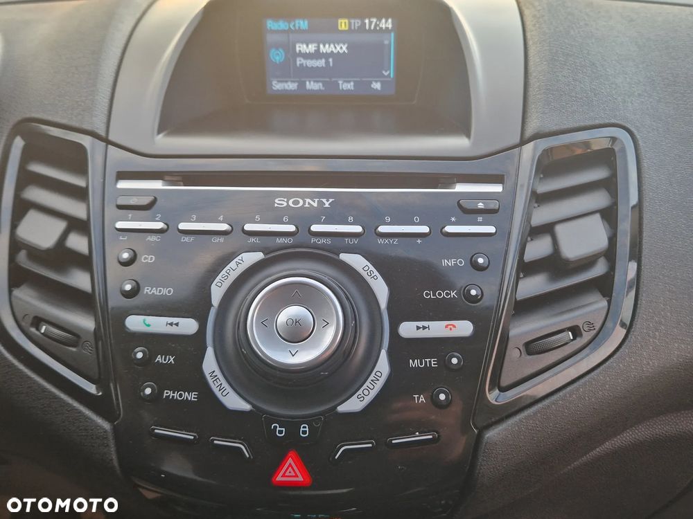 Ford Fiesta 1.0 EcoBoost Titanium - 24