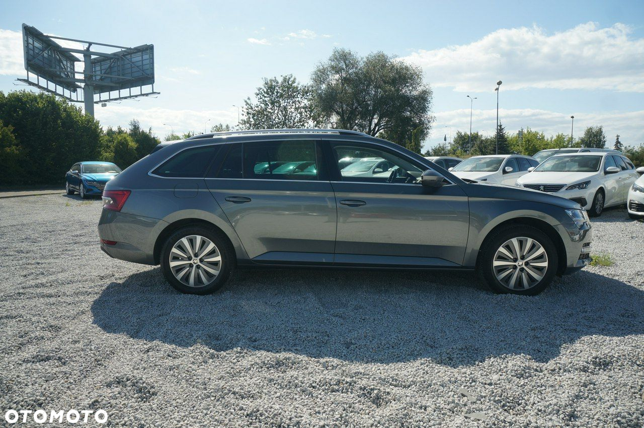 Skoda Superb 2.0 TDI SCR Style DSG - 6