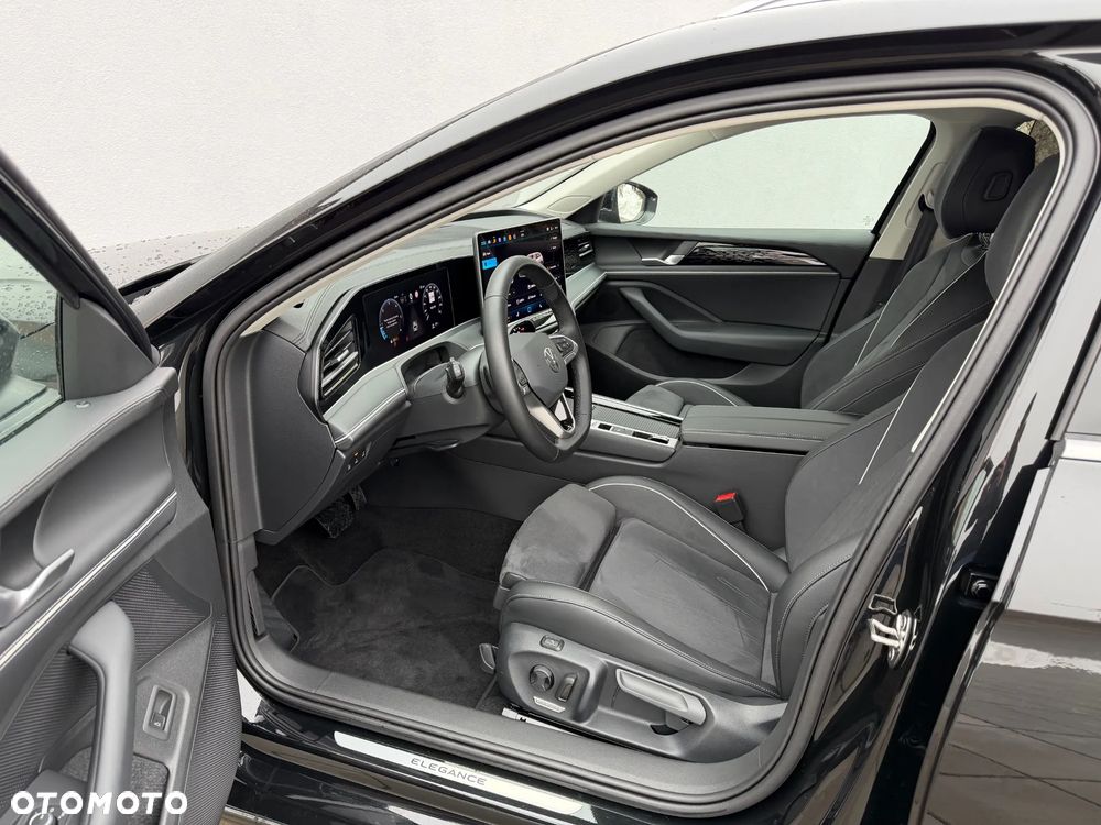 Volkswagen Passat Variant 2.0 TDI SCR 4Mot Elegance DSG - 10
