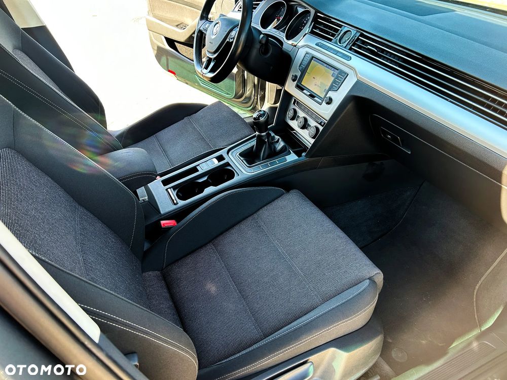 Volkswagen Passat - 32