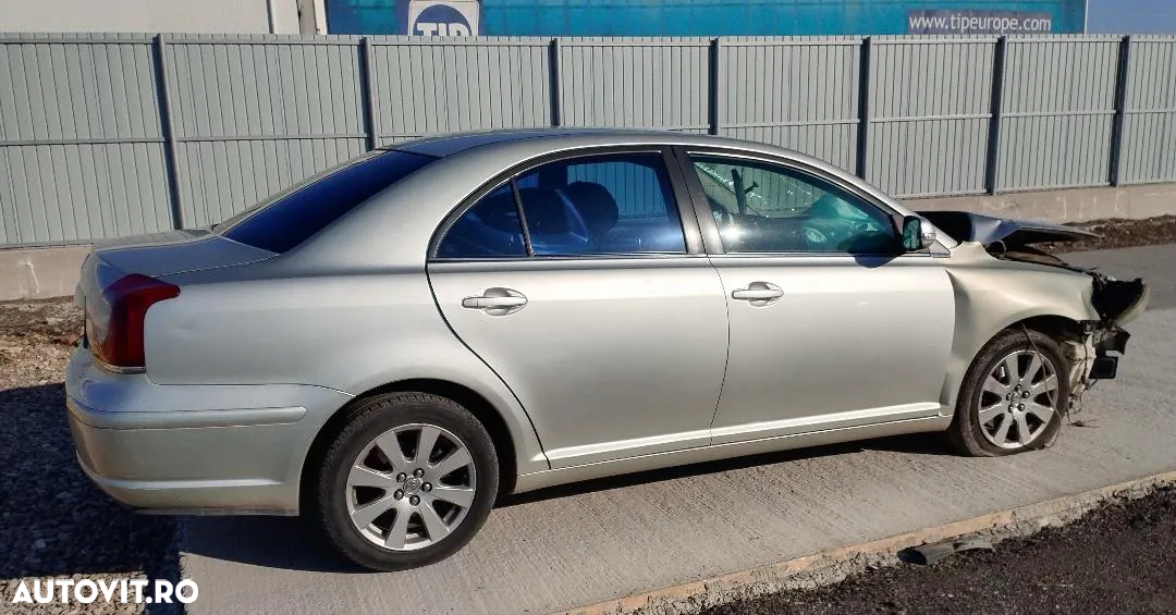 Dezmembram Toyota Avensis - 2