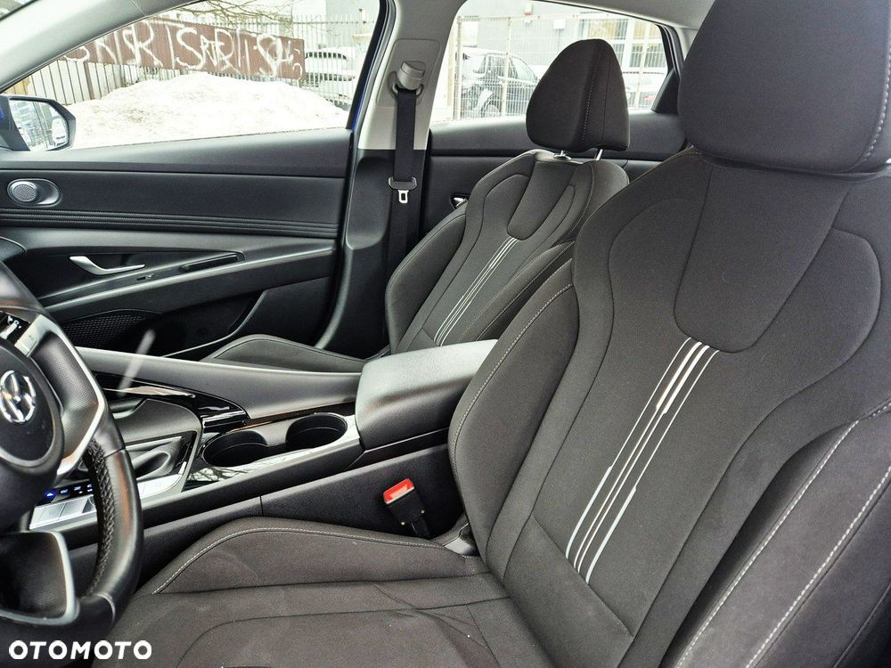 Hyundai Elantra - 11