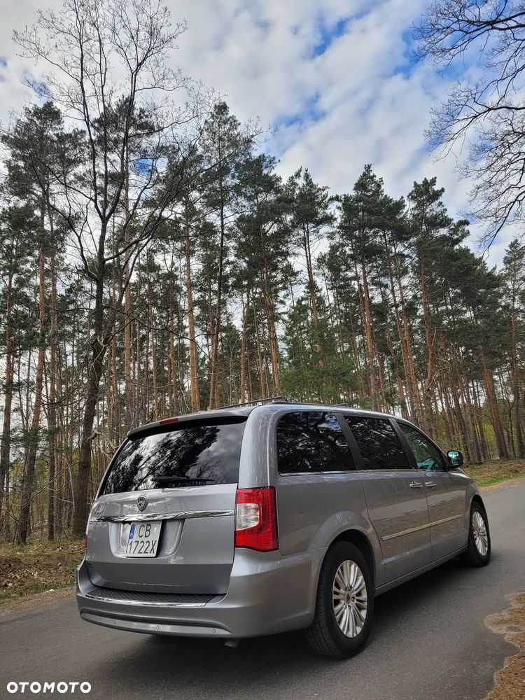 Lancia Voyager - 8