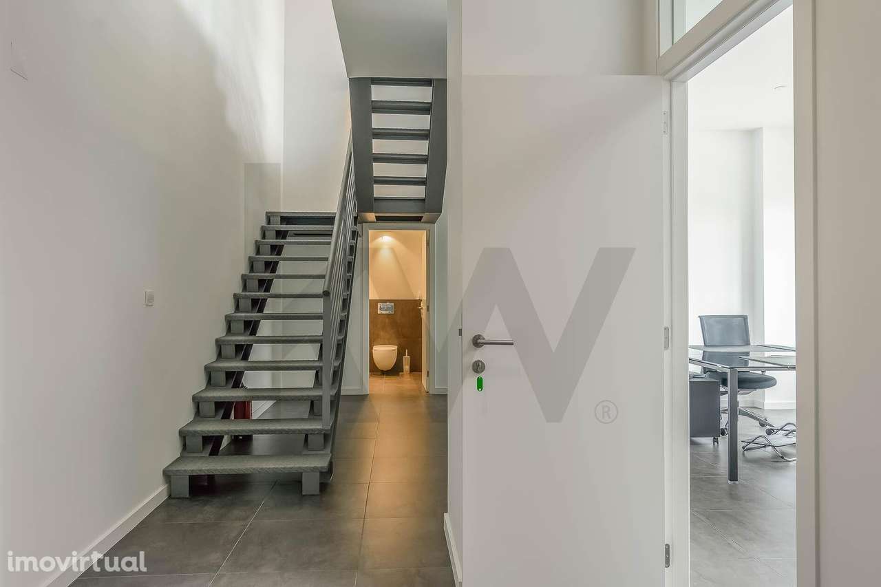 Duplex no Parque das Nações com potencial para habitação - Grande imagem: 3/30