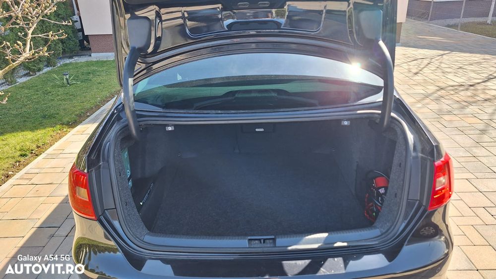 Volkswagen Jetta 1.4 TSI Trendline DSG - 10