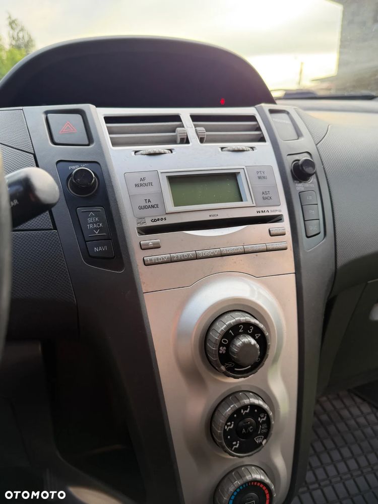 Toyota Yaris 1.3 Sol - 8