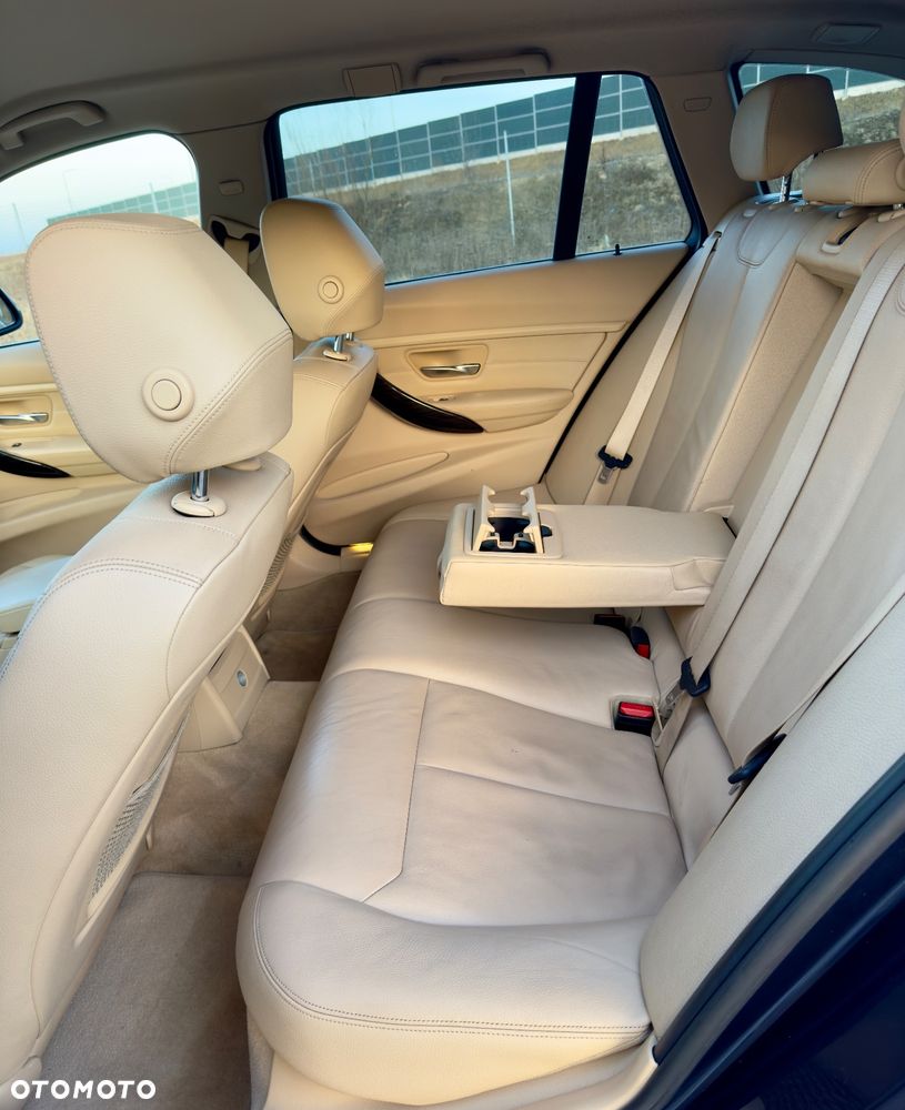 BMW Seria 3 320d Sport-Aut Luxury Line - 14