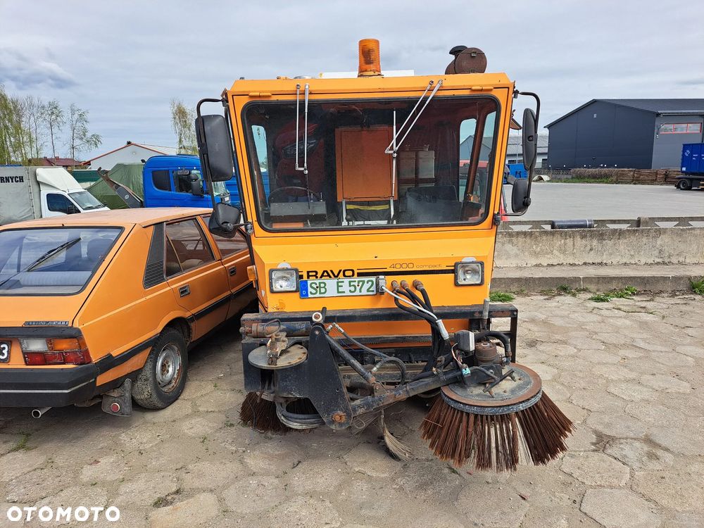 POJAZD SPRZĄTAJĄCY ZAMIATARKA - 5