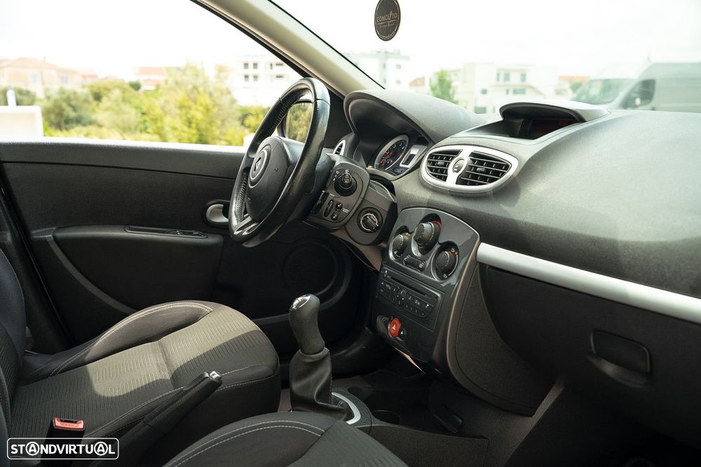 Renault Clio 1.5 dCi Dynamique S - 11