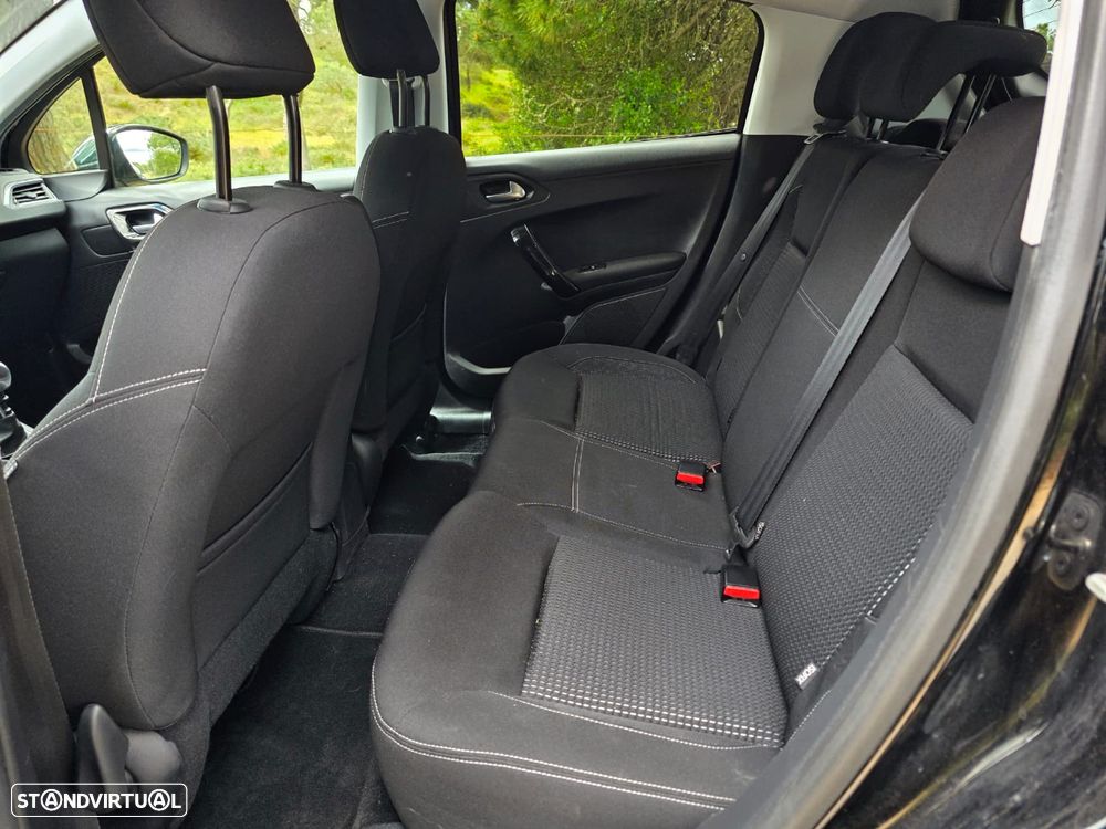 Peugeot 208 PureTech 110 Stop & Start Allure - 17