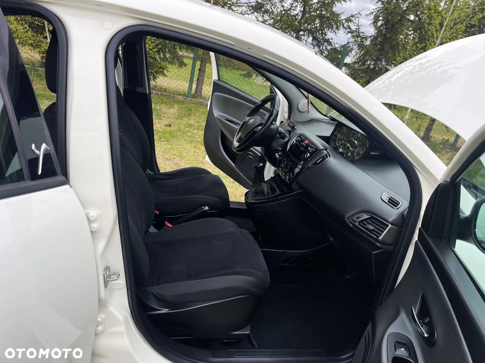 Lancia Ypsilon - 6