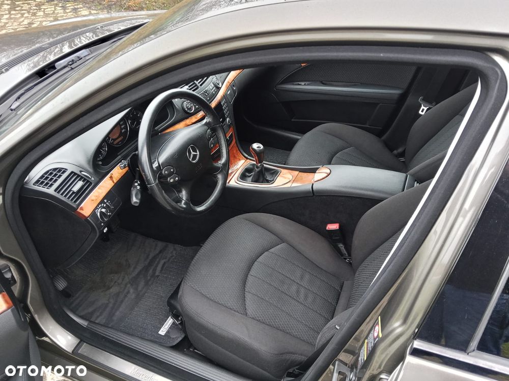 Mercedes-Benz Klasa E 200 CDI Elegance DPF - 11