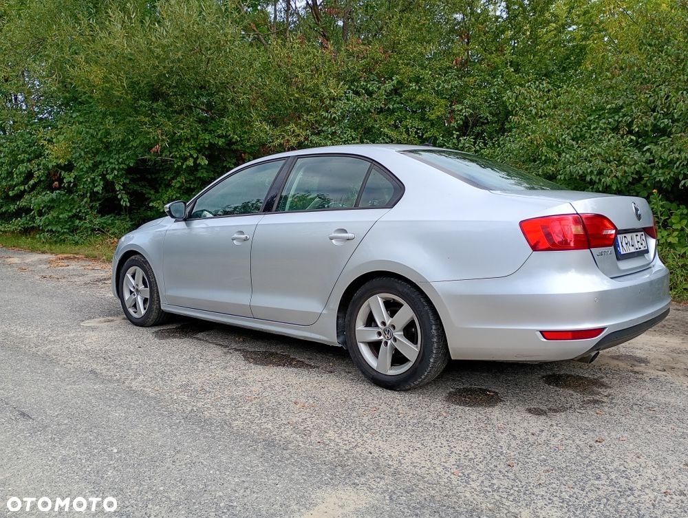 Volkswagen Jetta - 3