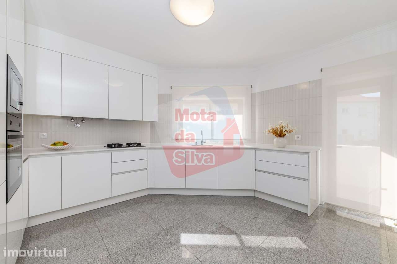 Excelente Apartamento 4 Assoalhadas, com 158m2 em Almada - Grande imagem: 3/16