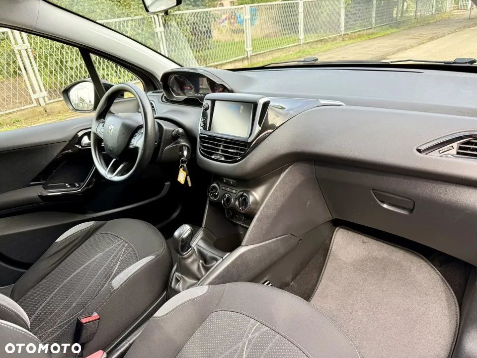 Peugeot 208 1.2 PureTech Allure - 28
