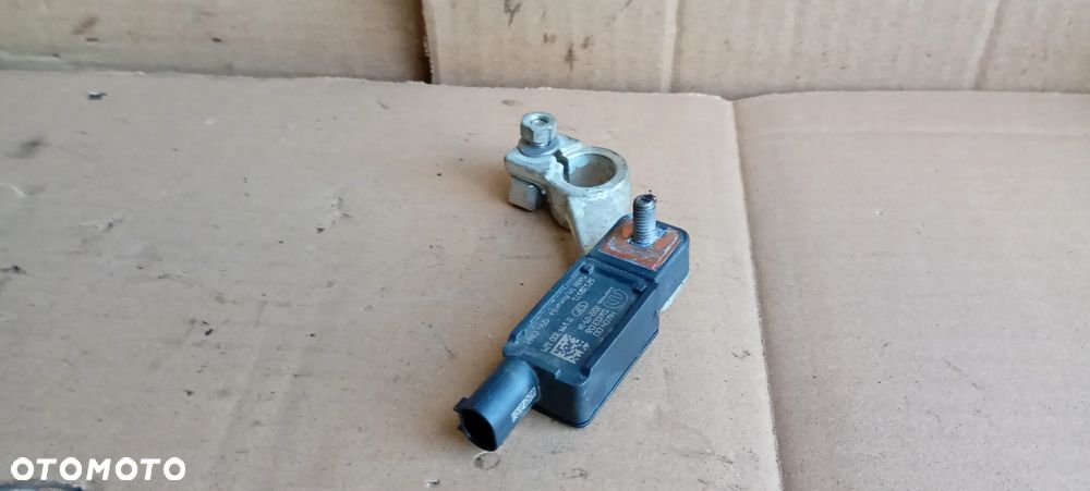 Klema minusowa bezpiecznik akumulatora Fiat 500E 52139571 - 3