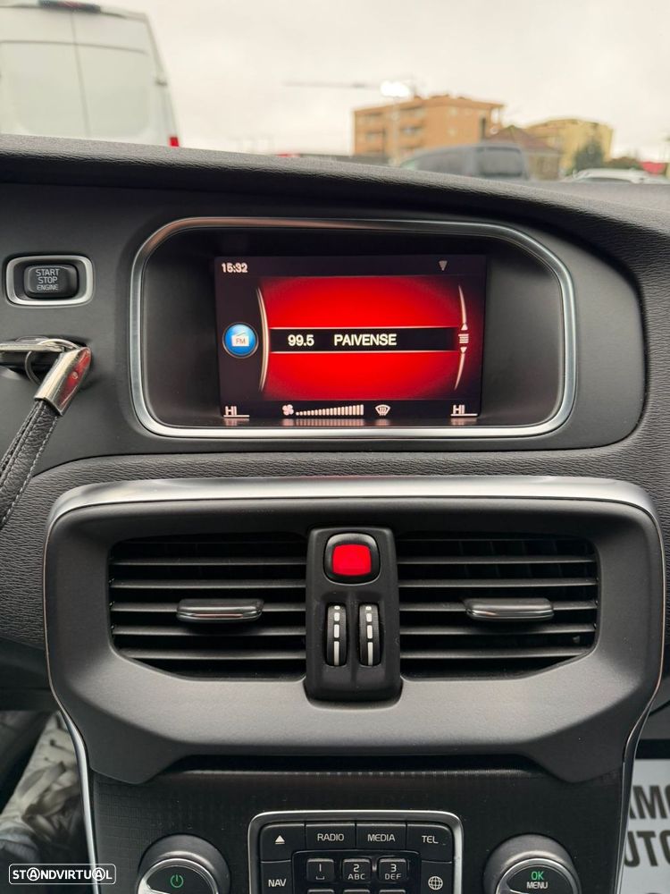 Volvo V40 2.0 D2 R-Design - 33