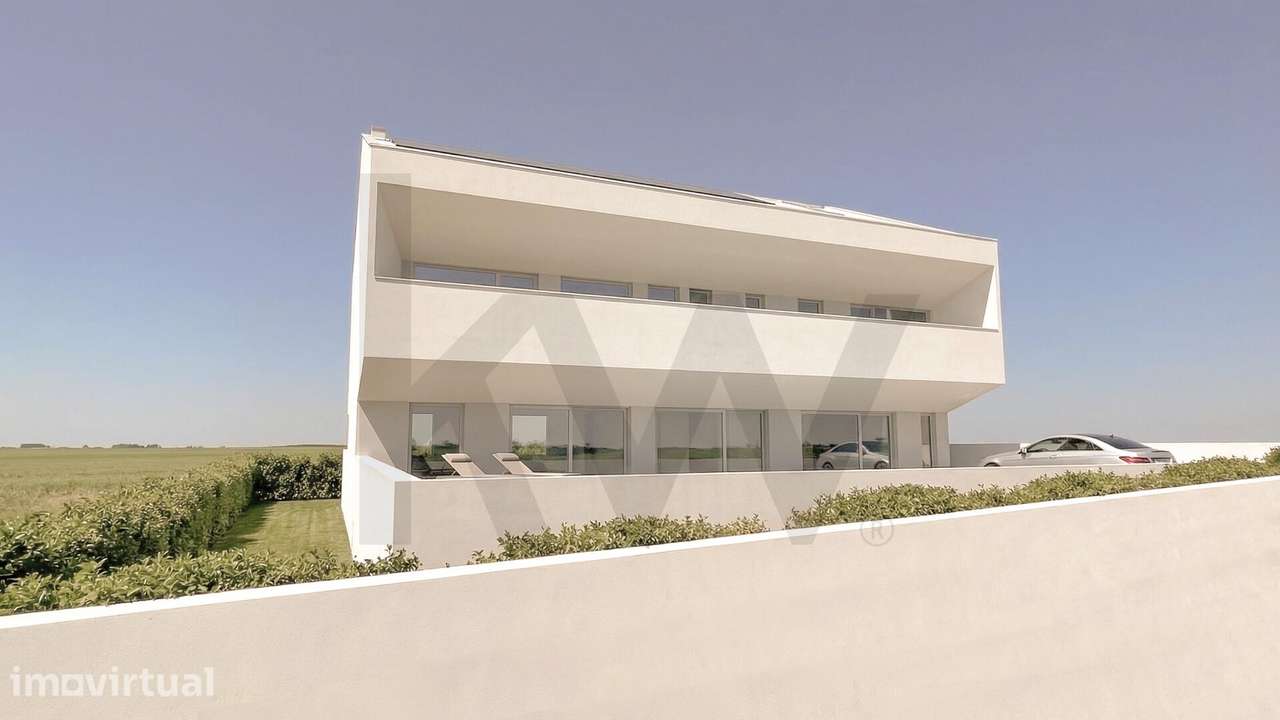 Moradia T4 de Arquitetura Contemporânea com Piscina e Rooftop Panorâmi - Grande imagem: 2/17