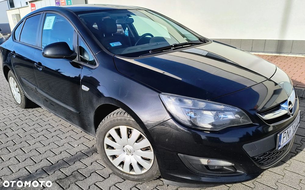 Opel Astra IV 1.4 T Active - 1