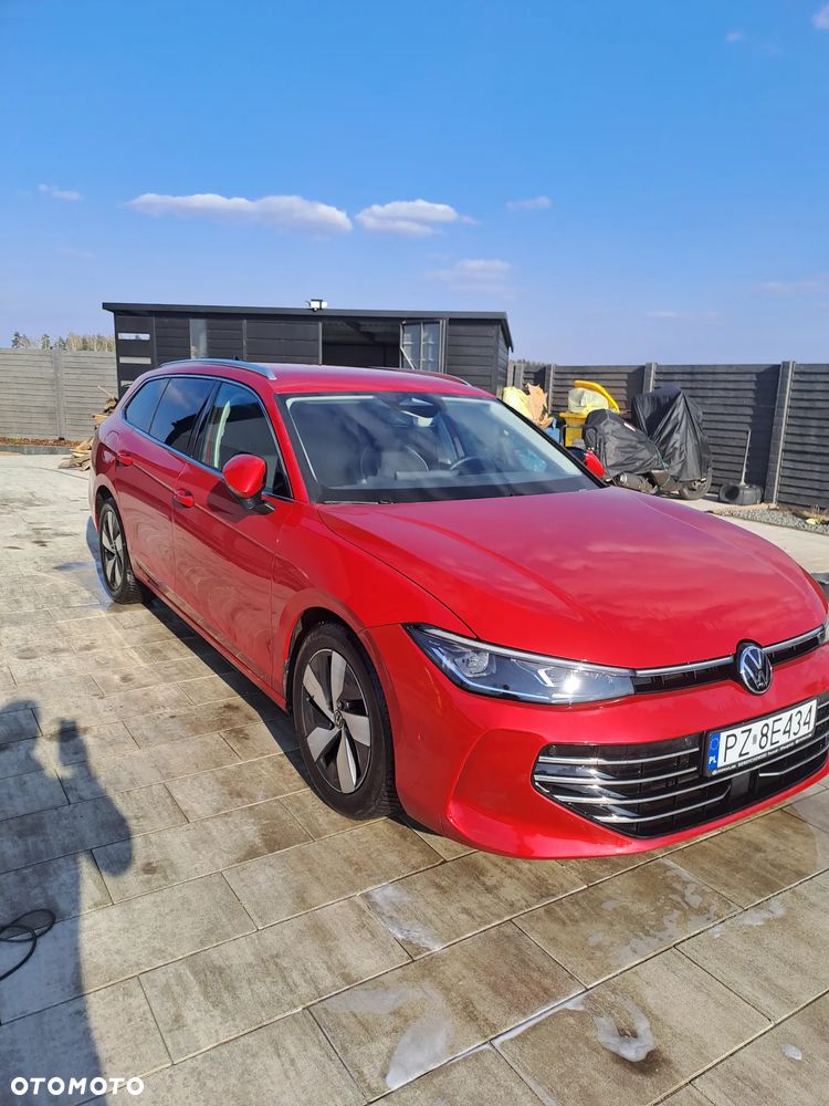 Volkswagen Passat - 1