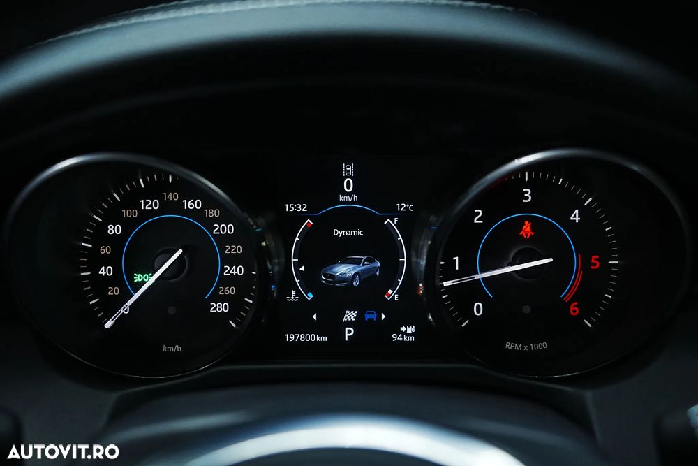 Jaguar XF 20d RWD E-Performance R-Sport - 40