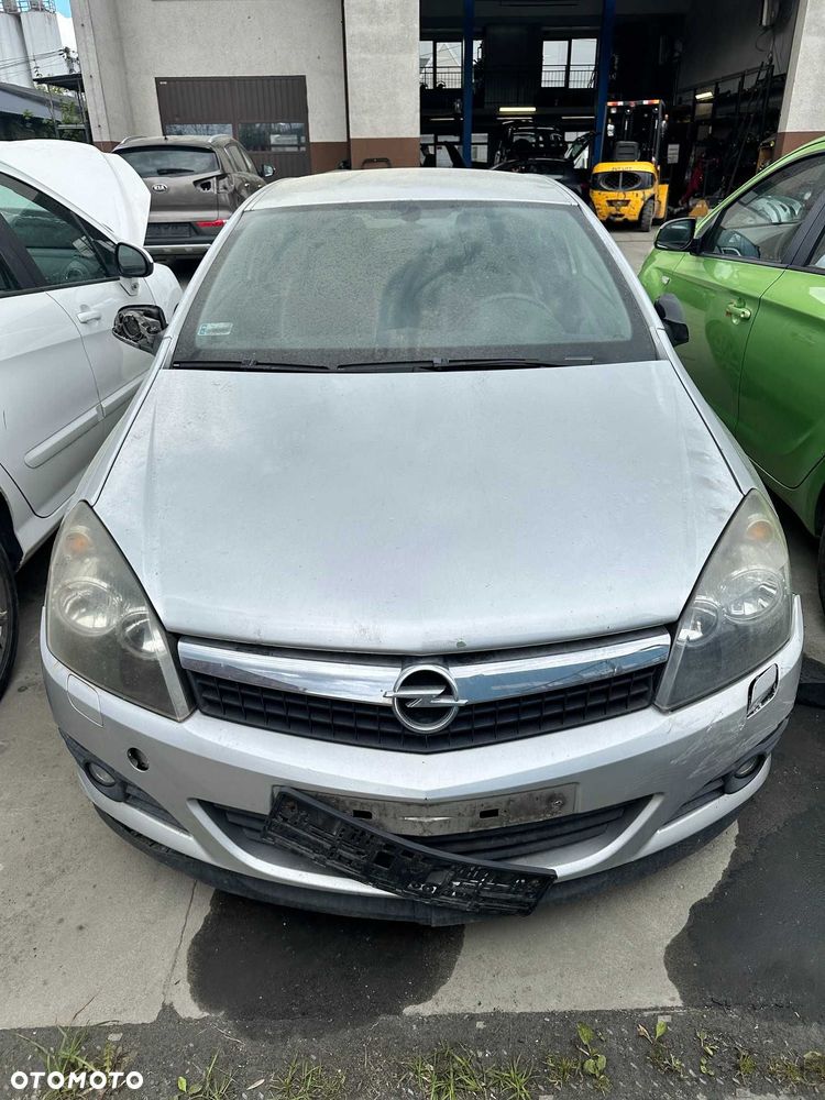 Opel Astra H GTC 1.6 benzyna - Cały Na części - 1