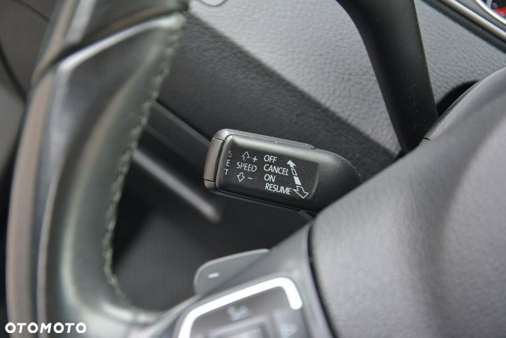 Volkswagen Passat - 33