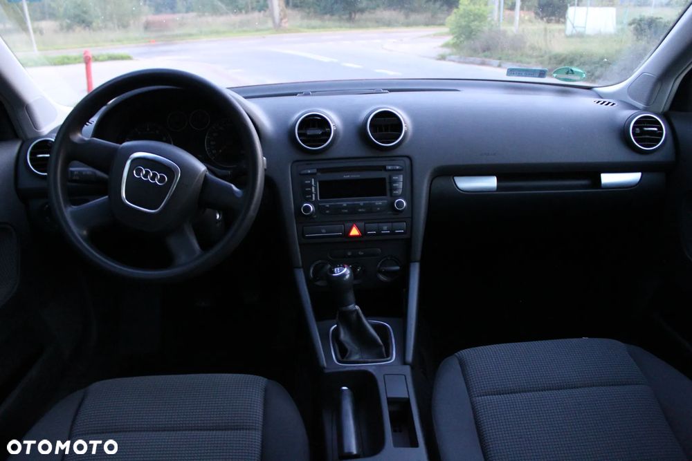 Audi A3 Sportback 1.6 Ambiente - 6
